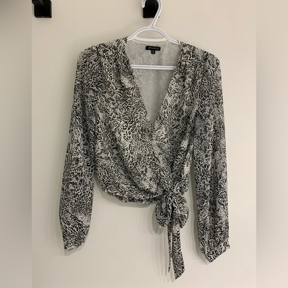 Dynamite printed blouse size small. - Picture 1 of 7